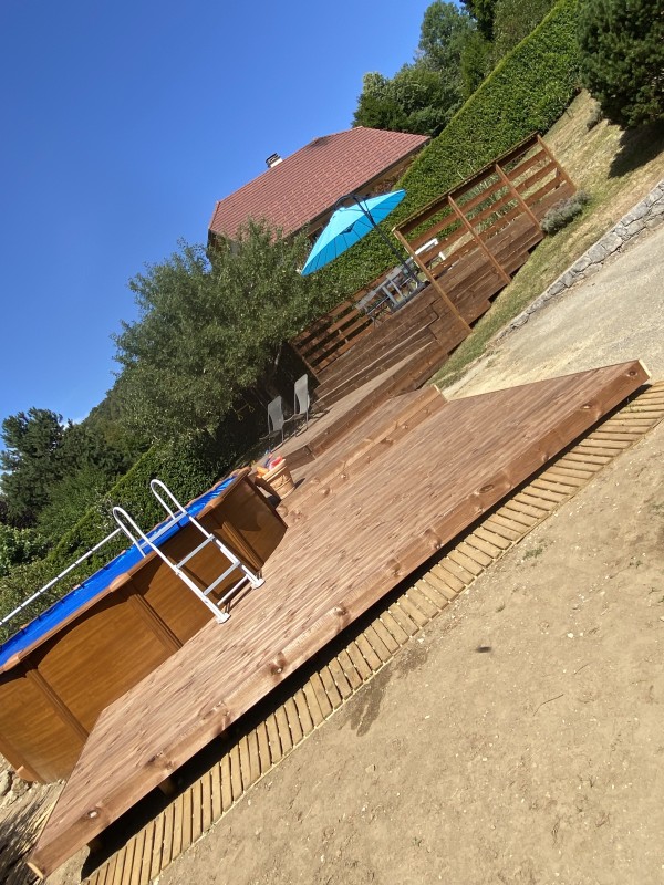 construction d’une terrasse en bois de  PiN traité classe 4 avec plusieurs niveaux sur un terrain en pente à  Saint-christophe la grotte en Savoie 