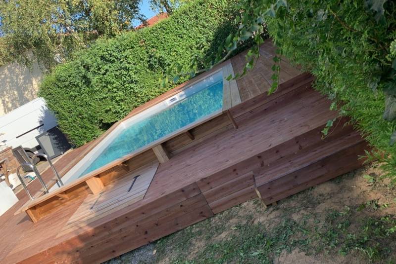 Montage d’une piscine en bois semi-enterrée de dimension 6 m x 4 m x 1.45 m de haut et la création d’une terrasse en bois en pin traité classe 4, à Grenoble